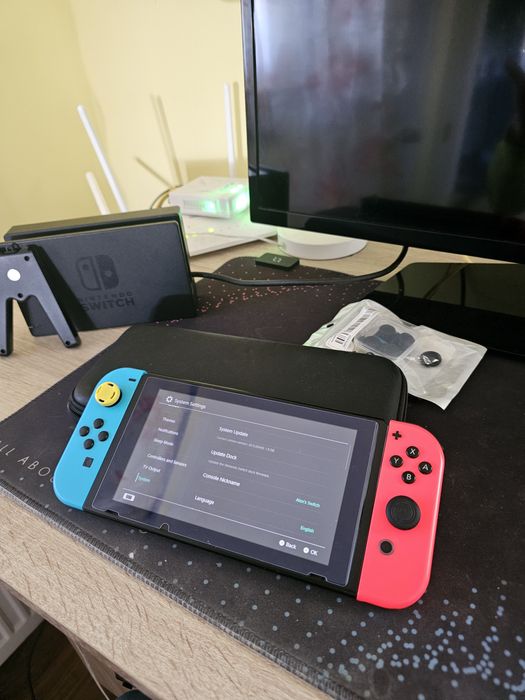 • Vand Nintendo Switch Modat +  Card 128GB + Accesorii