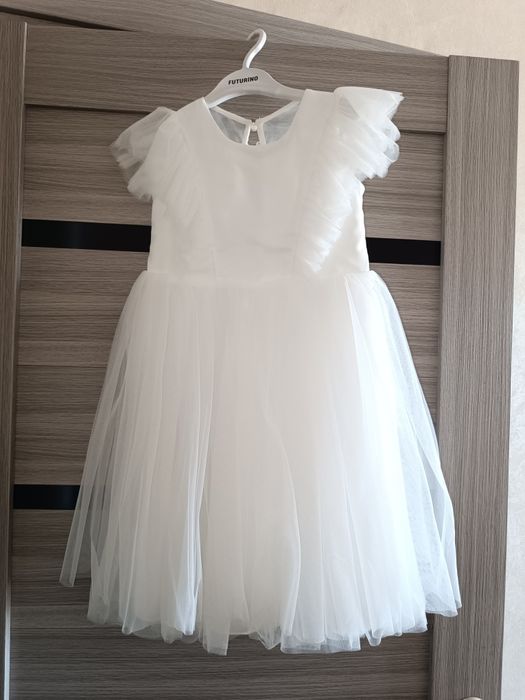 Продам Платье на 5 лет