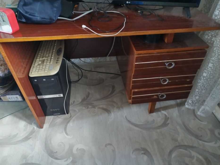 Продам стол письменный