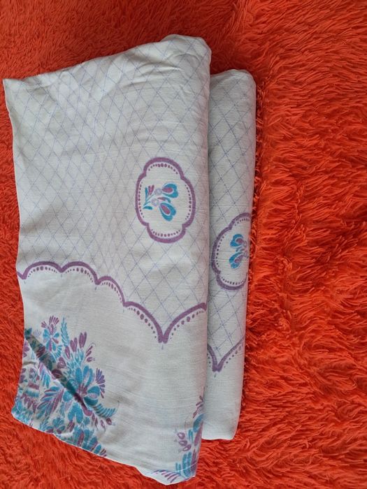 Два пододеяльника и три наволочки.