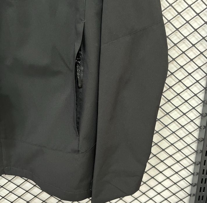 Windbreaker the north face