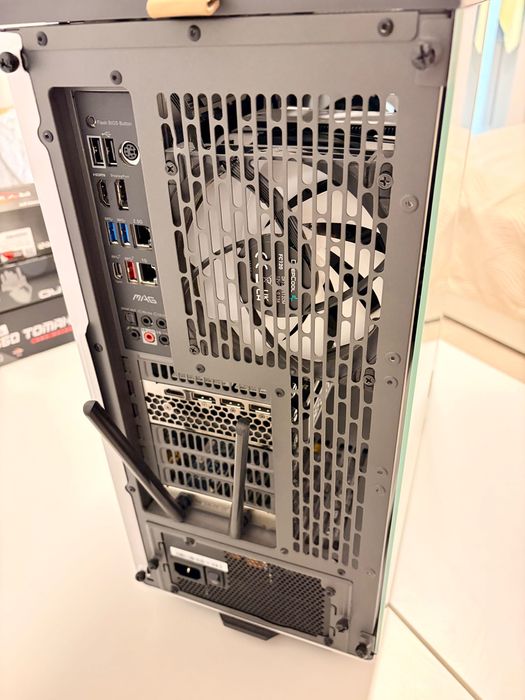 Продавам гейминг компютър