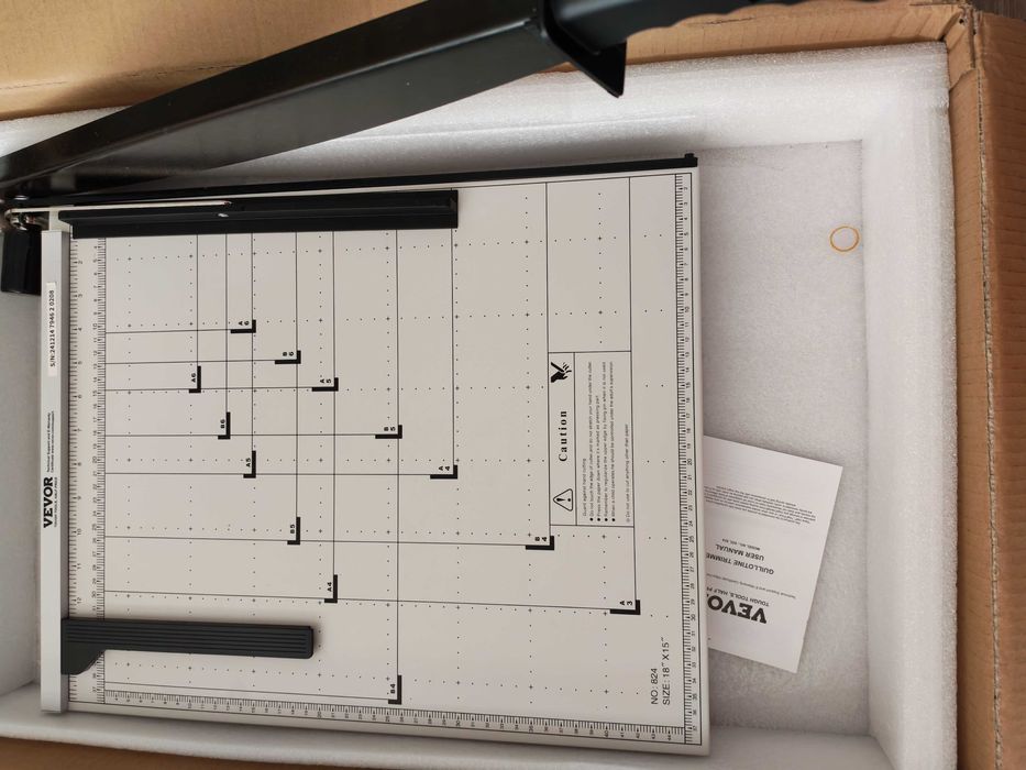 Ghilotina pentru hârtie