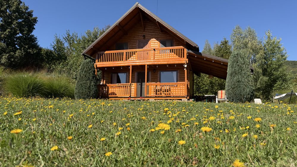 Casă de vacanță, cabană de vânzare pe Valea Bistrei in zonă liniștită cu panoramă deosebită