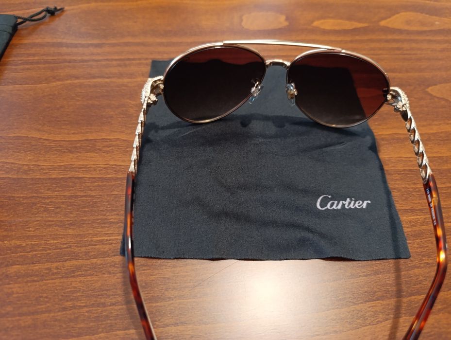 Дамски слънчеви очила Cartier.