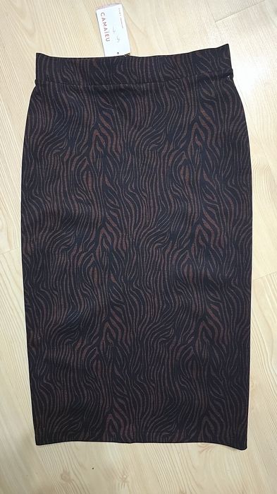 Fuste midi elegante