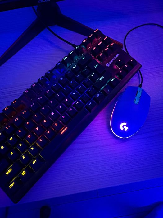 Геймърски компютър + монитор RTX 4060 Ryzen 5