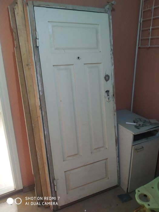 Дверь входная для квартиры.Эшик тахтадан.В сборе