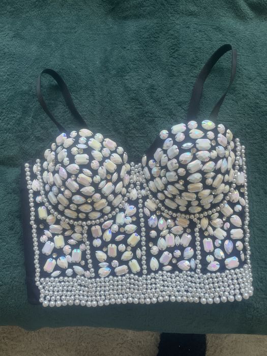 Ефектно бюстие с перли и камъни