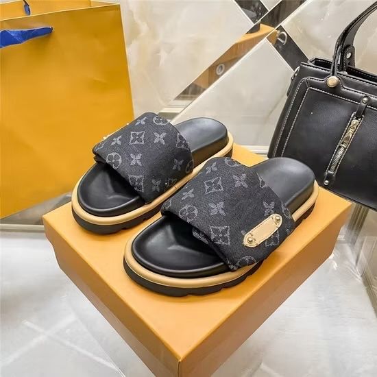 Papuci Louis Vuitton