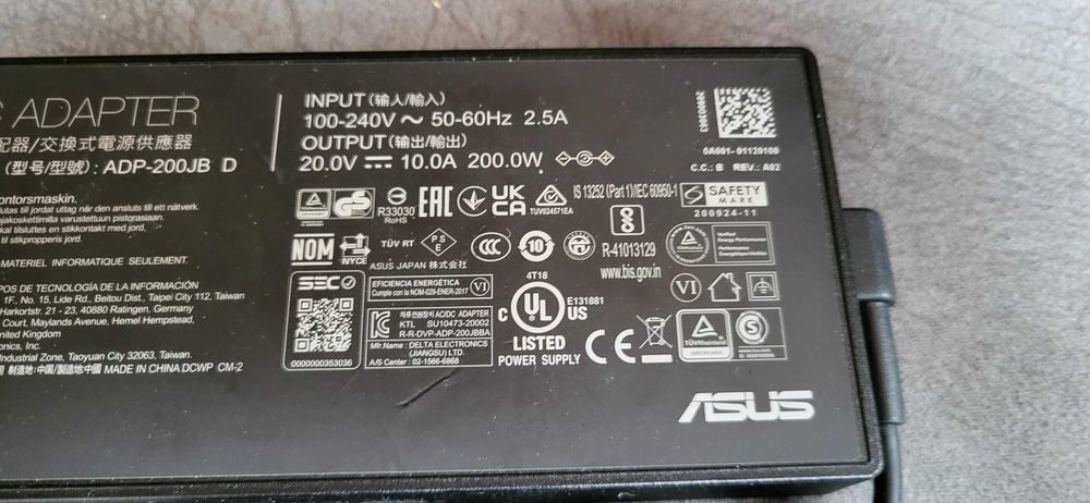 ASUS 200W Incarcator Adaptor 20V-10A  cu pin pe mijloc fuctional