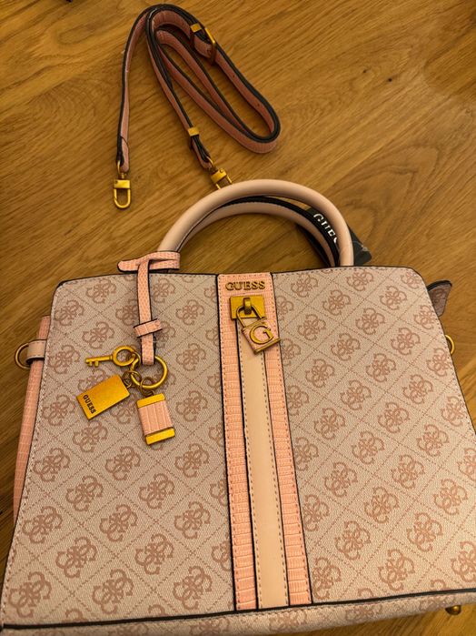 Guess нови оригинални чанти чанта с опаковка