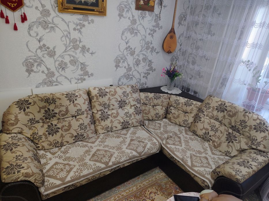 Продам диван угловой