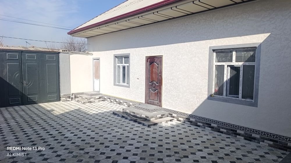 Uy sotiladi 2.5 sotix 6xona 63.000$