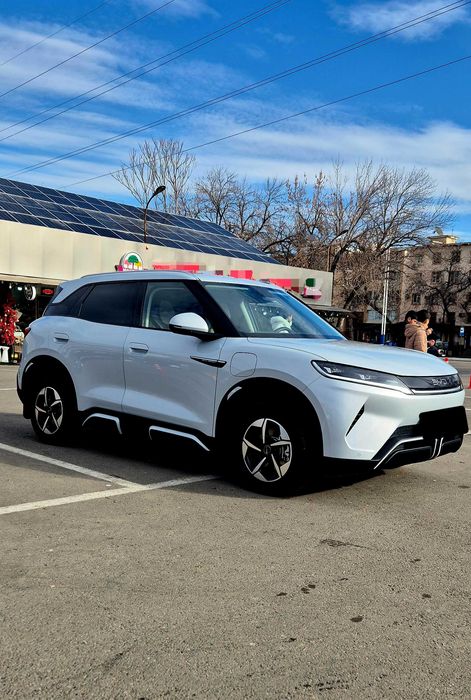 BYD Yuan UP Flagship Eng full pozitsiyada