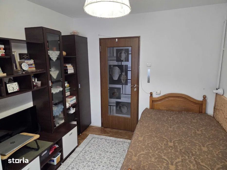 Apartament cu 4 camere, decomandat, cu boxa – Manastur, Aleea Negoiu