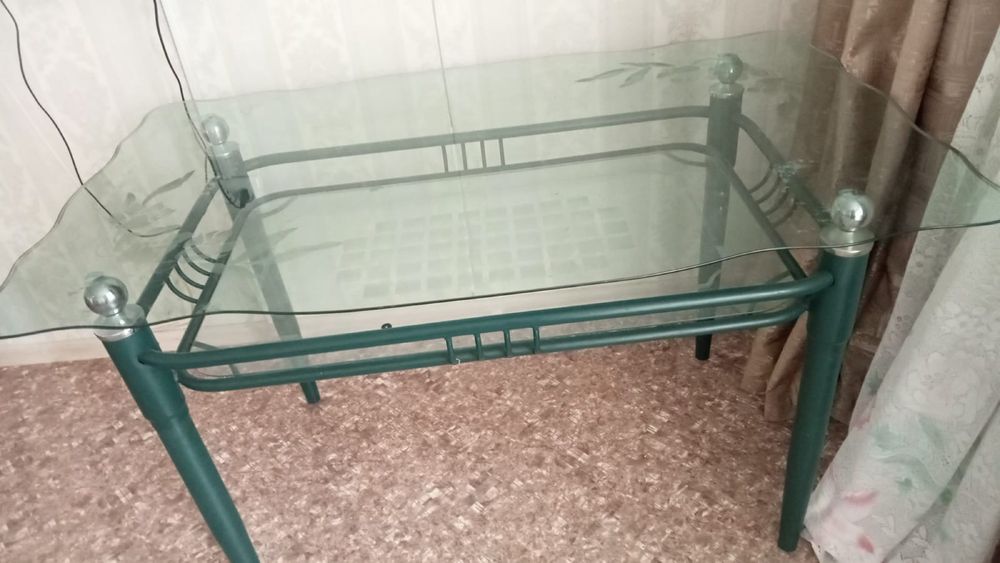 Стол обеденный большой