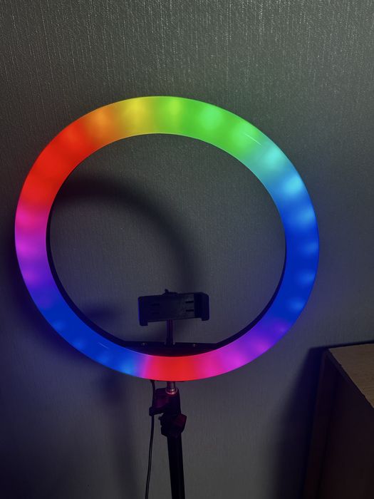 Продам кольцевую лампу