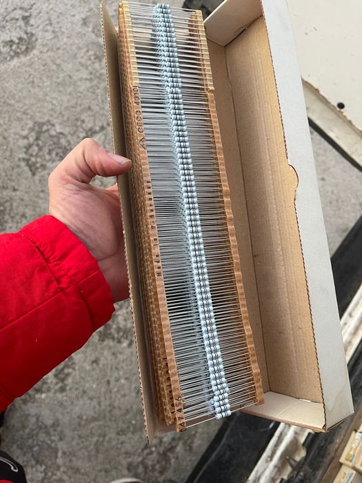 Резистори 200 000 бройки