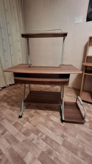 Продаю компьютерный стол