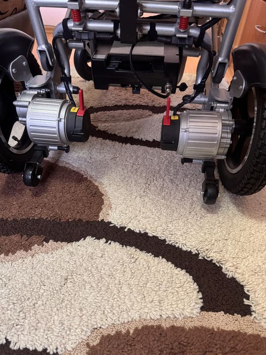 Vand scaun electric pentru persoane cu dizabilitati