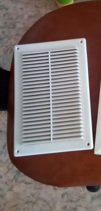 Продам 2 сетки для отдушины