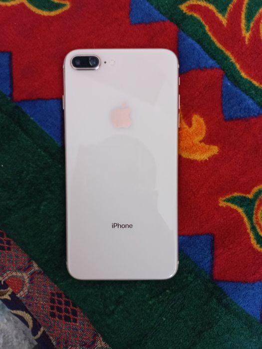 iPhone 8 plus в хорошем состоянии