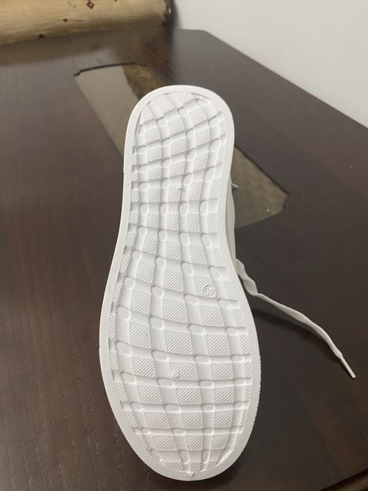 Кроссовки новые