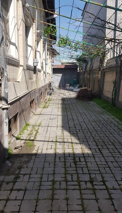 Продается не жилое помещение 9.3 сотки ул. Хусейна Байкаро