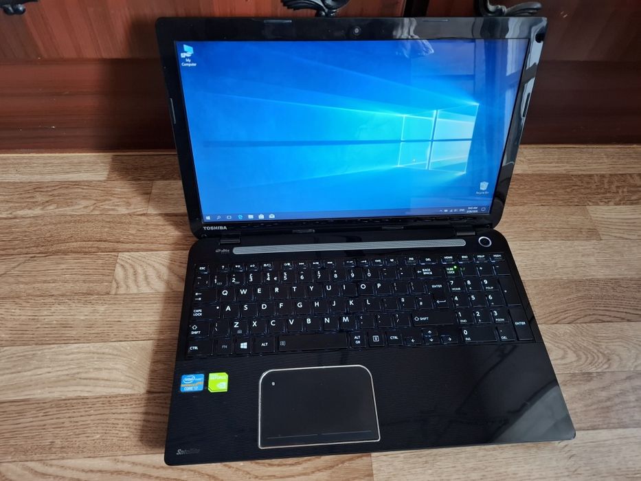 Реновиран лаптоп Toshiba Satellite 15.6" с Windows, SSD, Nvidia, DVD
