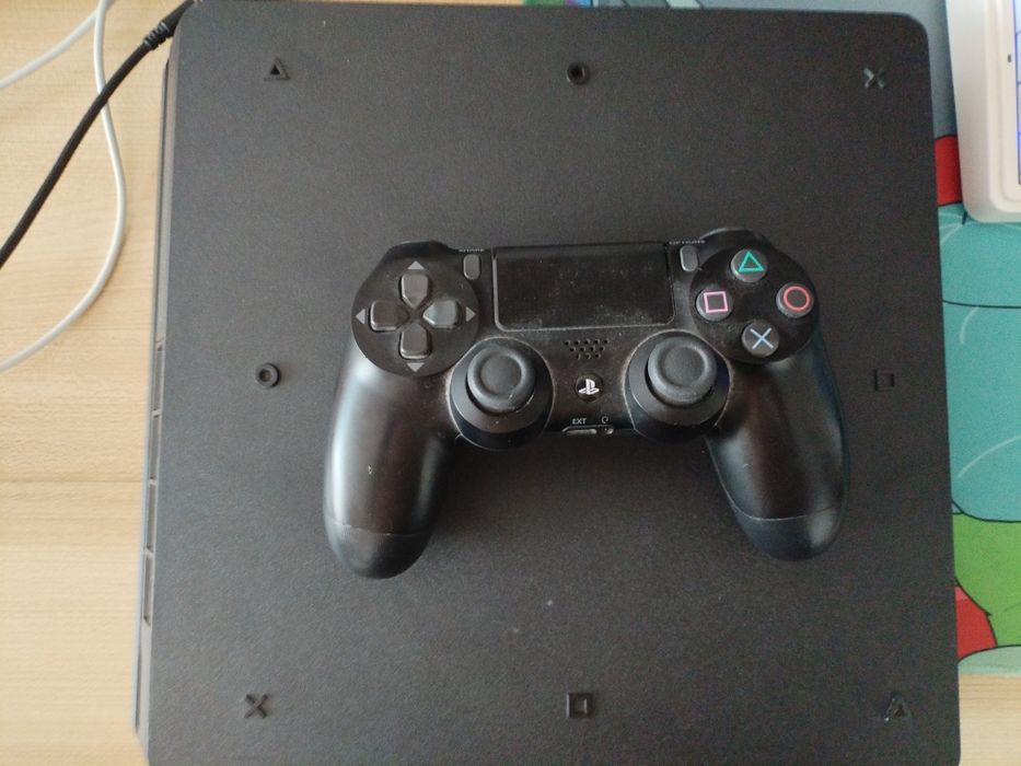 Playstation 4 slim