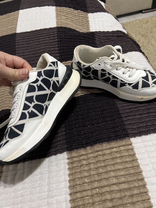 Продаю кроссовки