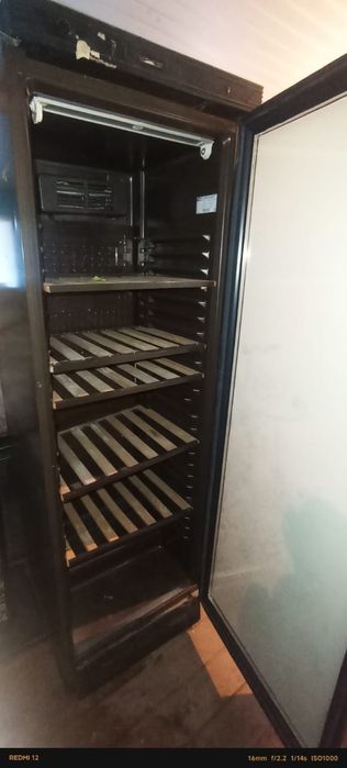 Стол с подогривательеми холодильник