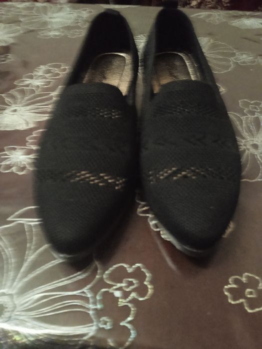 Продам женские черные слипоны