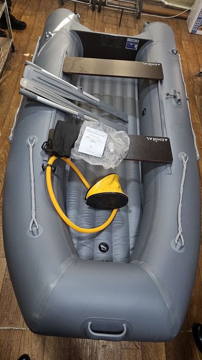 Надувнвя лодка " Адмирал"