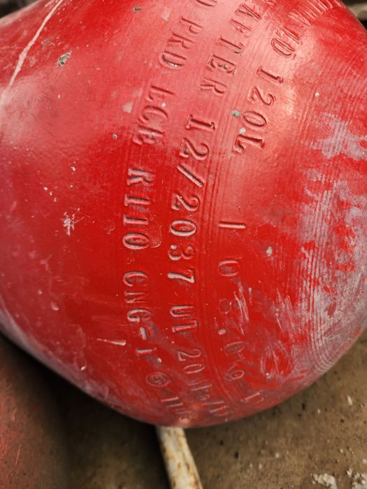 Газ баллолар сотилади4таси  100л  ва 4таси 120л  балонлар  йили 2022