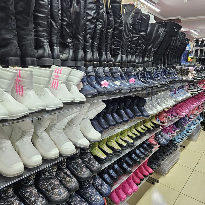 Полочки для экономпанелей пластиковых и МДФ .