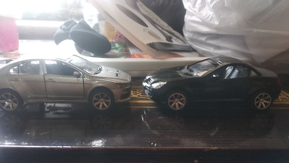 Продам игрушечные машинки модельки.