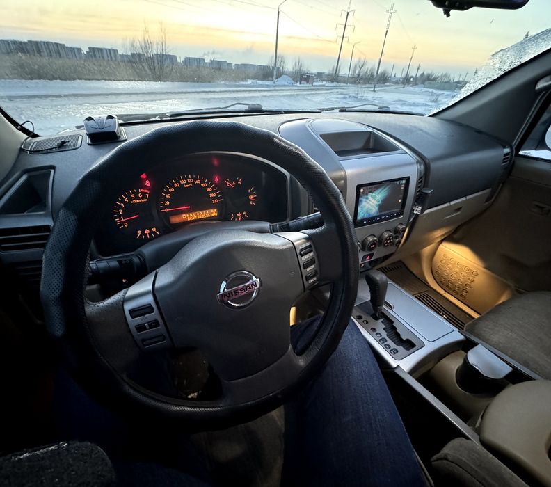 Nissan Armada V8