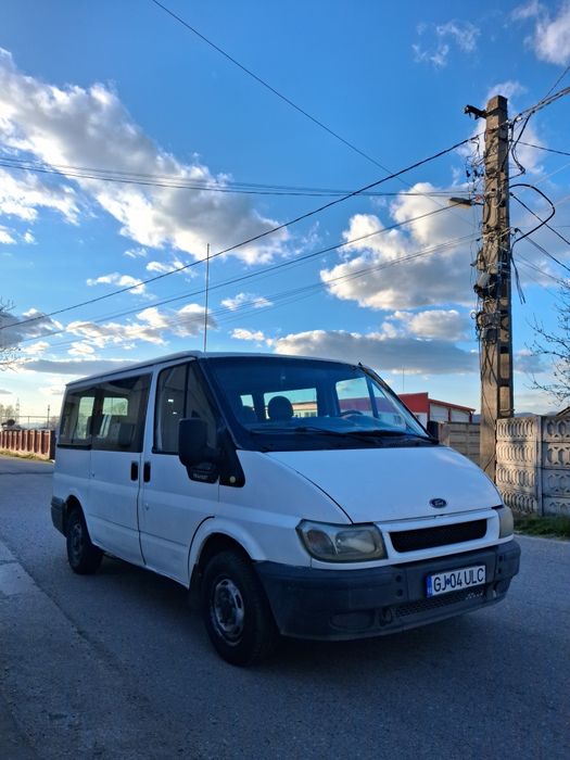 Vand Ford Transit 9 locuri 2.0 disel