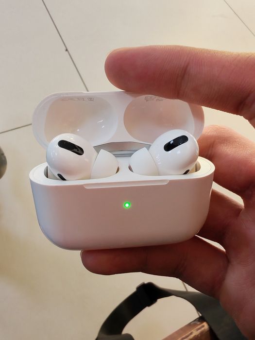 AirPods наушники
