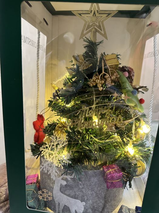 Нарядная ёлка в подарочной коробке