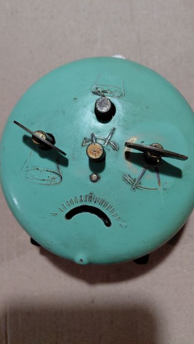 Стари  часовници. Будилник.