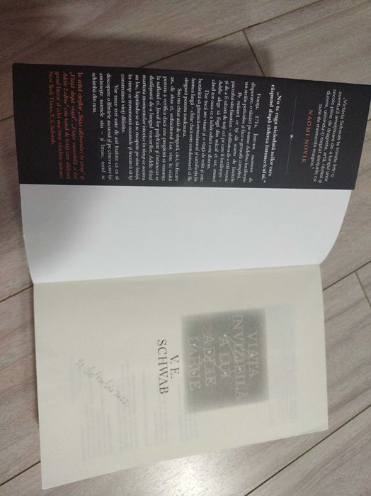 De vanzare: Viata invizibila a lui Addie Larue scrisa de V. E. Schwab