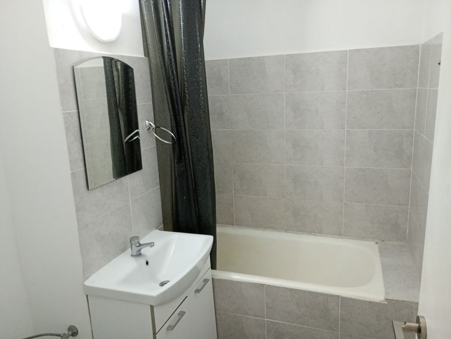 Apartament 3 camere decomandate parter langa starea Civila