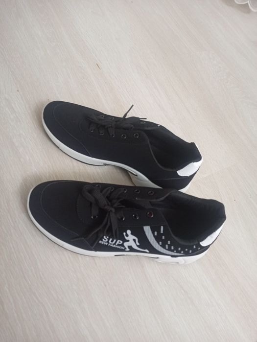 Кросовки стильные