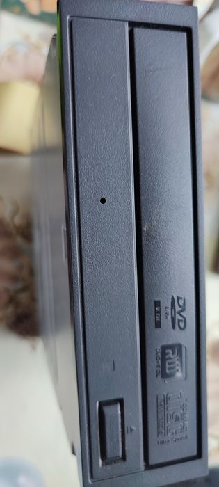 Компютърна памет Adata  и Kingston , DVD четящо и записващо