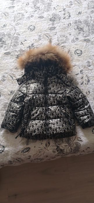 Продам детскую зимнею куртку