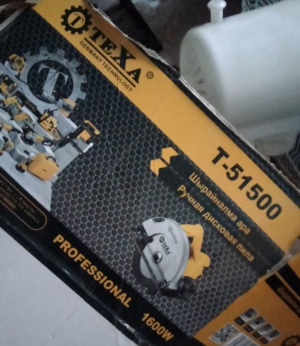 Циркуляра, встроенная в стол пила