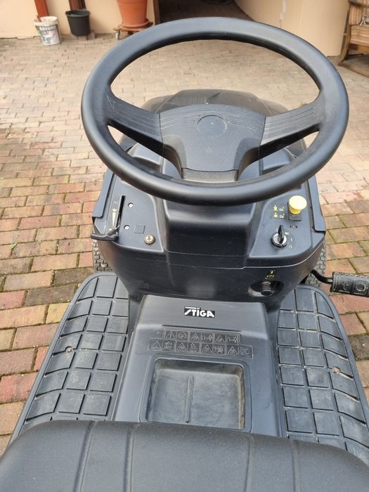 De vanzare gazon tractoras